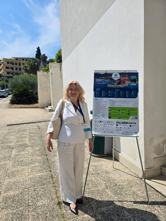 Gabriela Ciot este profesor universitar de Relații Internaționale și Studii Europene
