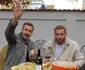 Nicolai Tanda și finul lui, Sorin Brotnei, la pomana porcului și un pahar de vin roșu