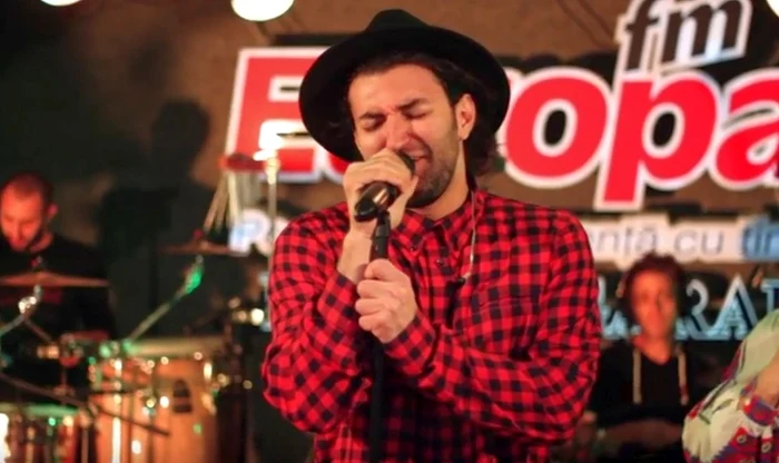 Smiley a interpretat la Europa FM cântecul "Amintire cu haiduci"captură video