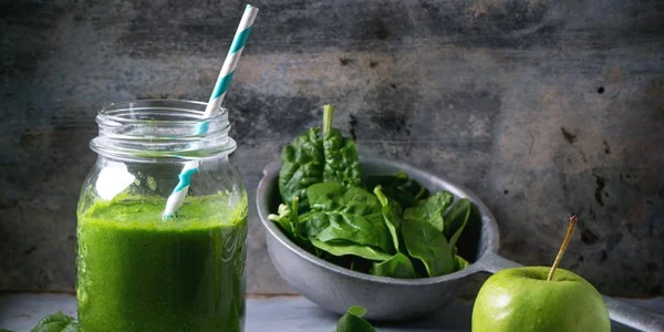Sucurile şi smoothie-urile naturale din fructe