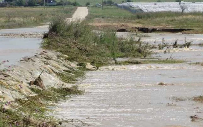 Ploile din ultimele zile ar putea provoca inundaţii în judeţul Olt   (FOTO: Mugurel Manea)
