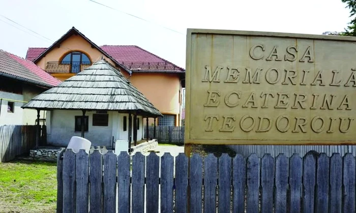 Pe urmele Ecaterinei la Târgu Jiu jpeg