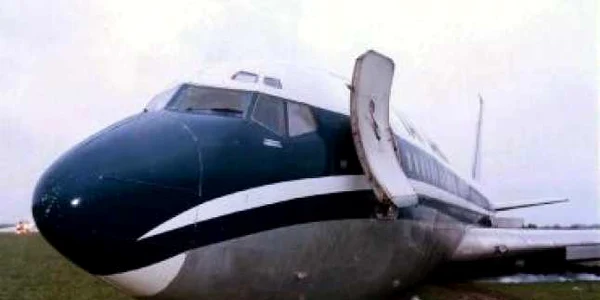 Un Boeing 707 s-a prăbuşit la Charjah. Niciun pasager nu a supravieţuit