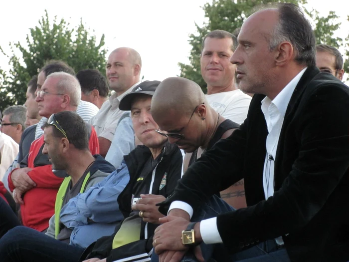 Wesley a fost înconjurat de fanii Vasluiului FOTO:adevarul