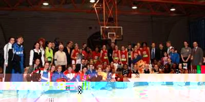 Decizia forului românesc a fost motivată de faptul că echipa târgovişteană se află sub o sancţiune FIBA privind transferurile, iar CSM Târgovişte a înaintat către federaţia internaţională un memoriu în legătură cu aceasta situaţie, la care se aşteaptă un răspuns