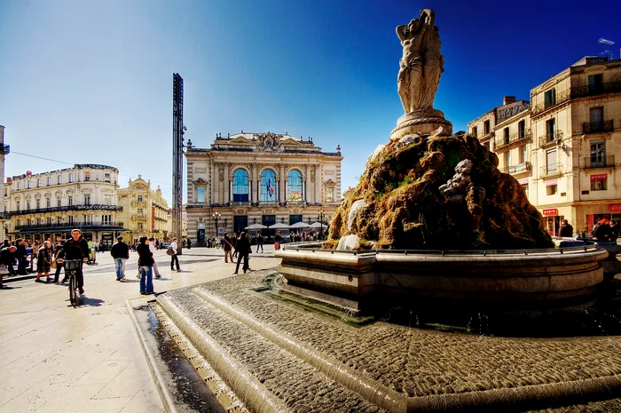 Imagine cu Place de la Comedie, centrul orașului Montpellier, zi,soare