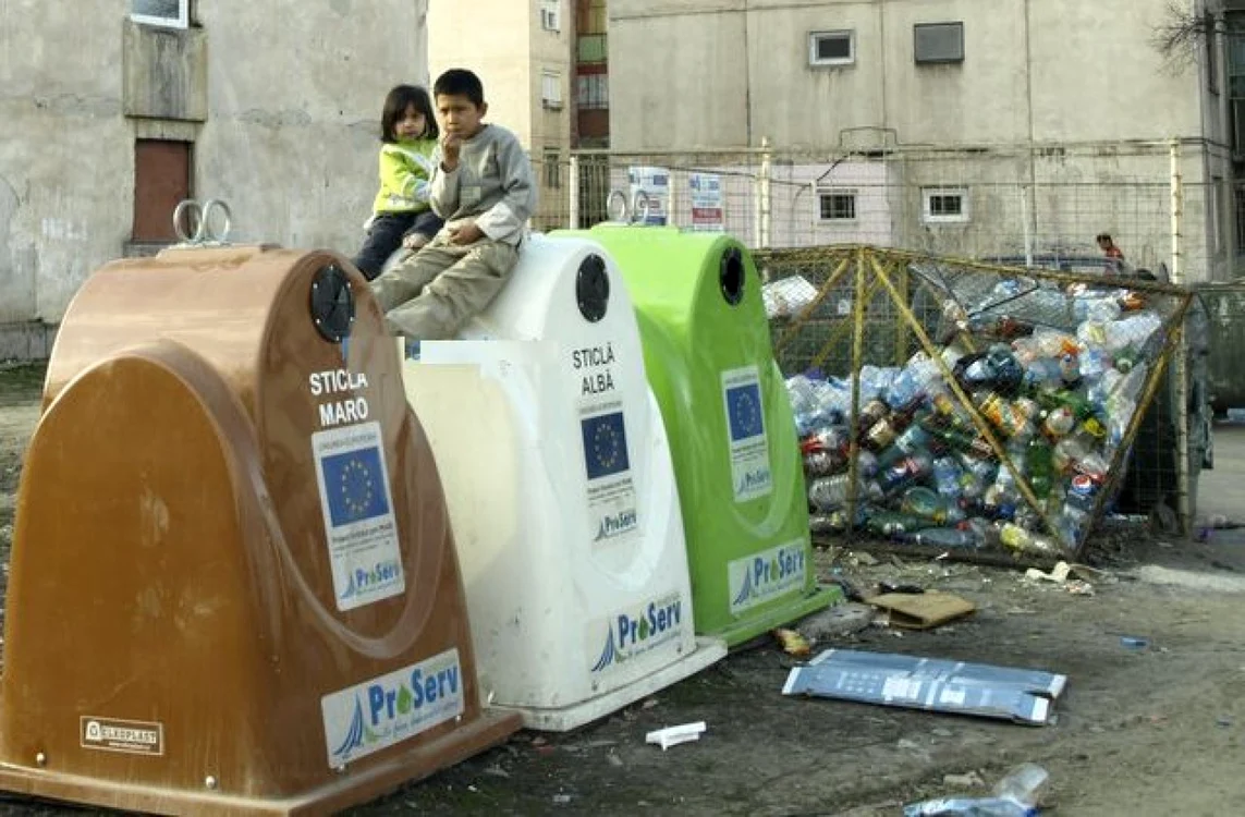 Diferenţa de tarif între cei care separă gunoiul şi cei care nu o vor face va fi de circa 30%    FOTO Arhivă