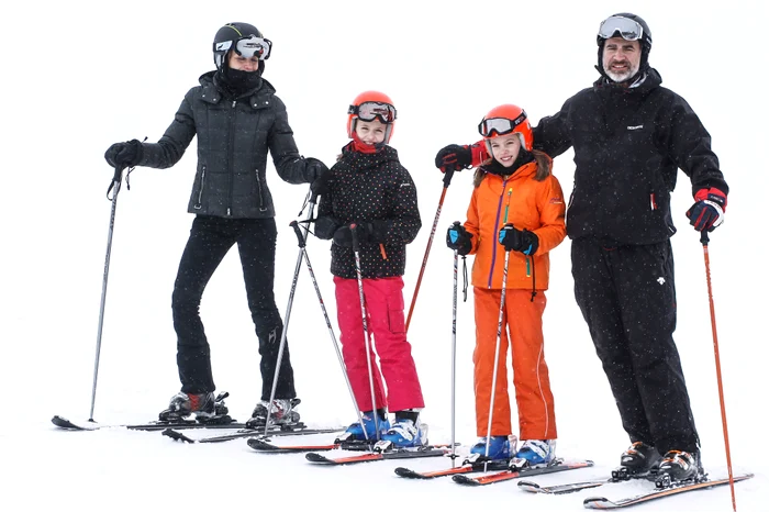 Royal Family Skies In Astun   Spain jpeg