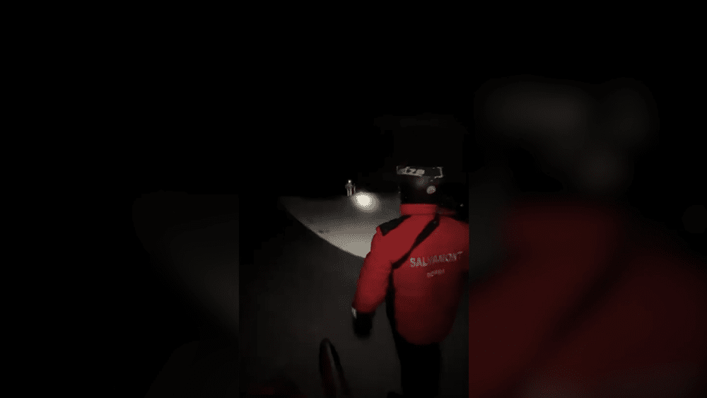 Schior rătăcit noaptea în pădurile din Munții Rodnei, căutat de salvamontiștii din Borșa VIDEO