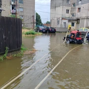 Ploile torențiale au făcut ravagii în șase județe și în București. FOTO: ISU