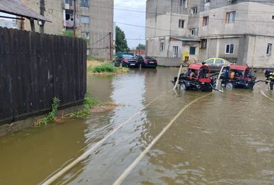 Ploile torențiale au făcut ravagii în șase județe și în București. FOTO: ISU