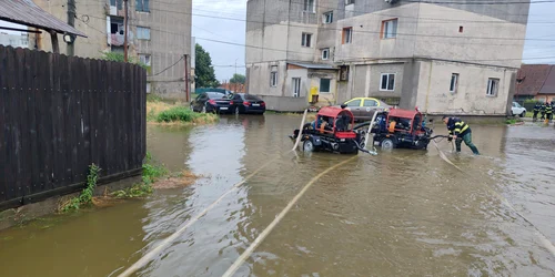 Ploile torențiale au făcut ravagii în șase județe și în București. FOTO: ISU
