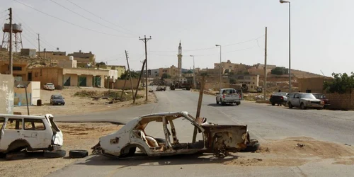 Luptele dintre rebeli şi forţele lui Gaddafi continuă în Libia