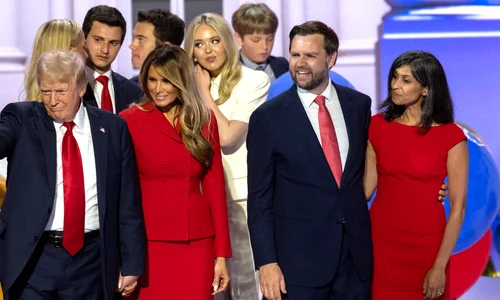 J D  Vance și Usha Vance cu Donald Trump și Melania Trump   profimedia 0890986471 jpg