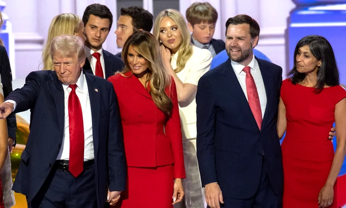 J D  Vance și Usha Vance cu Donald Trump și Melania Trump   profimedia 0890986471 jpg