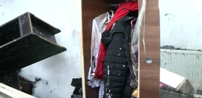 Câteva piese de mobilier au rămas „în picioare”