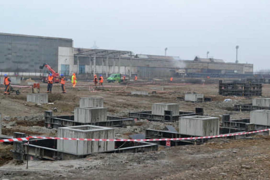 Lucrările la noul centru de producţie vor fi finalizate în 12 luni FOTO: Dorin Lojigan
