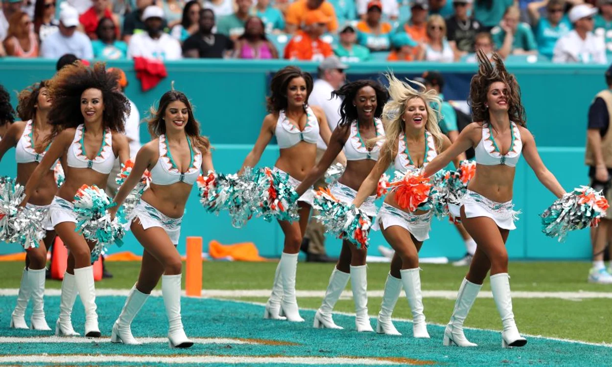 
    Holly Wardenfoto: miami dolphins  