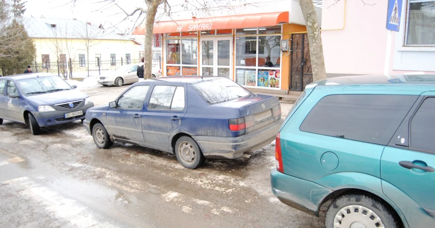 Maşina MAI era parcată pe trecerea de pietoni