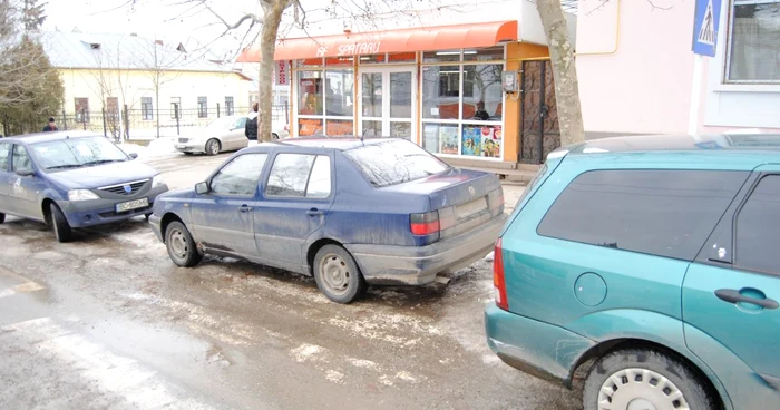 Maşina MAI era parcată pe trecerea de pietoni