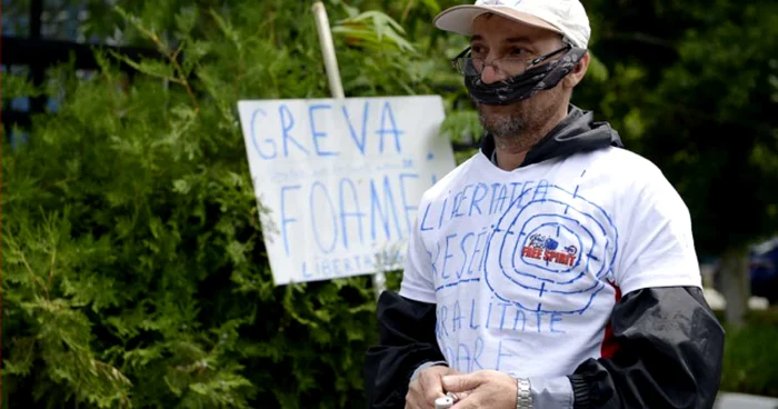 Sobaru a intrat marţi, pentru o zi, în greva foamei, acuzând încălcarea libertăţii presei      FOTO: Mediafax