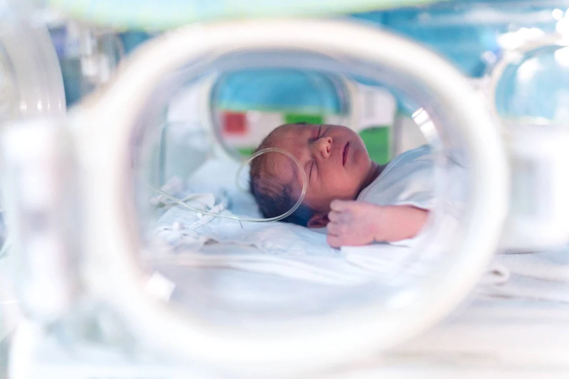 Copiii născuți de mamele adolescente sunt vulnerabilizați atât social, cât și medicalfoto: Organizația Salvați Copiii