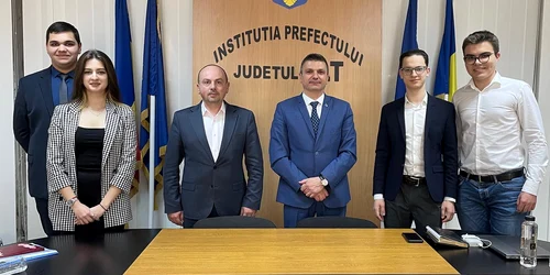 intalnire la prefectura olt cu elevii   foto fb CJE olt jpg