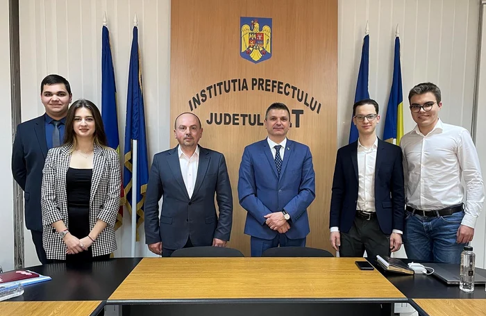 Reprezentanții CJE Olt s-au întâlnit cu prefectul județului și cu șeful IȘJ FOTO: Fb/CJE Olt