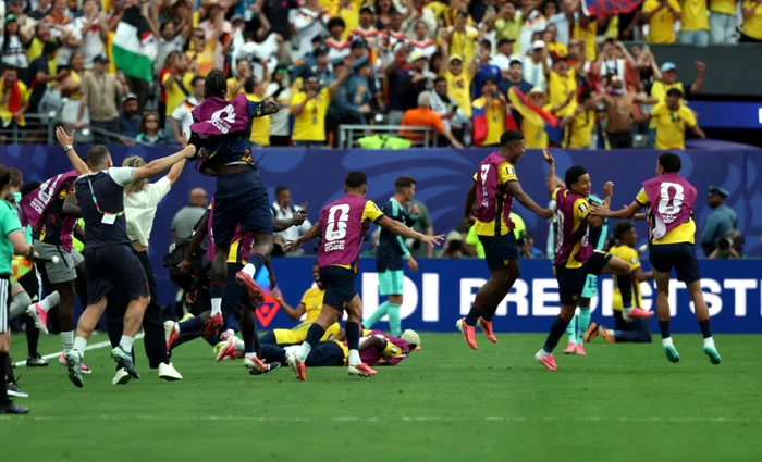 Jucătorii din Ecuador s-au bucurat pentru un succes care îi poate duce în „16”-imi (Foto: EPAImages)