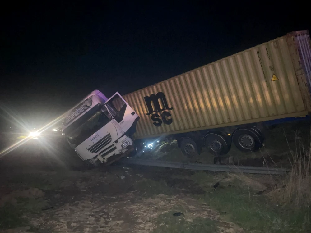 Accident cu cinci victime pe DN1 între Porumbacu de Jos şi Scoreiu - coliziune între un TIR şi două turisme Foto ISU Sibiu