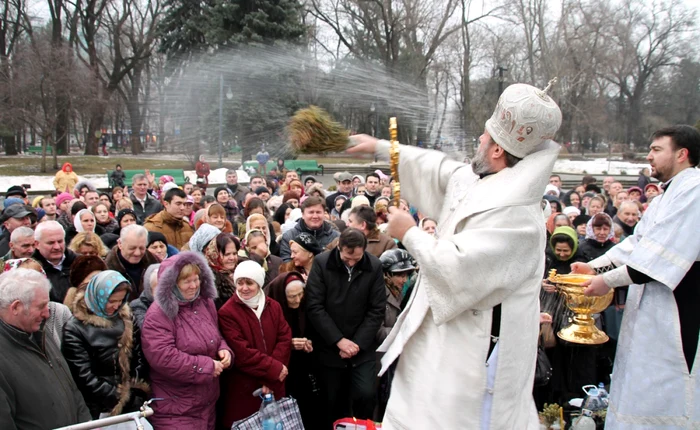 Apa sfinţită de Bobotează are puteri miraculoase FOTO Arhivă Adevărul