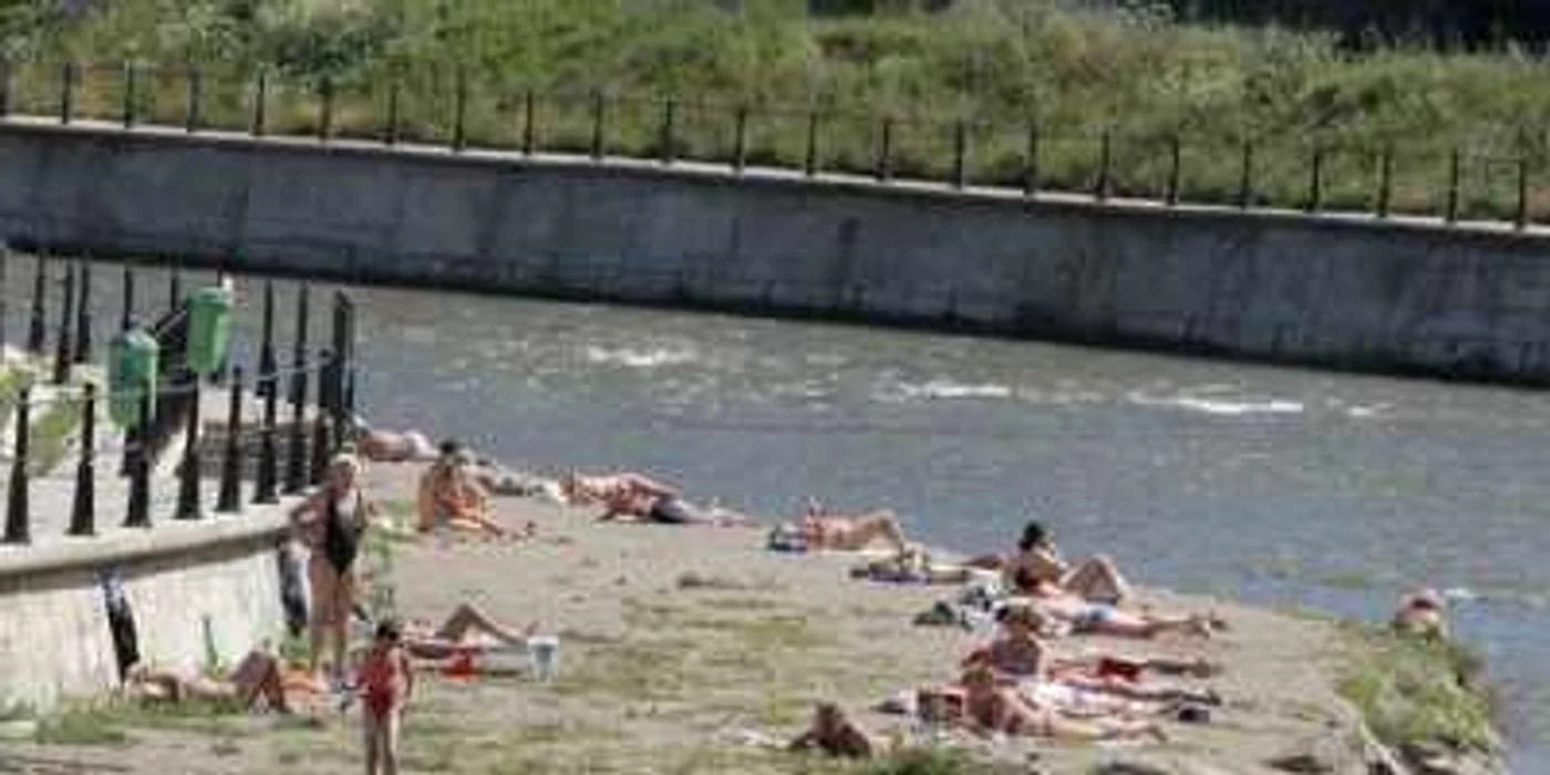 Cluj: La plajă, pe malul Someşului (GALERIE FOTO)