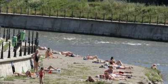 Cluj: La plajă, pe malul Someşului (GALERIE FOTO)