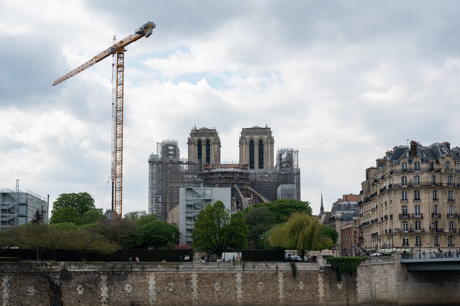 Parizienii, îngroziți de planul unei „grădini britanice“ la Notre-Dame