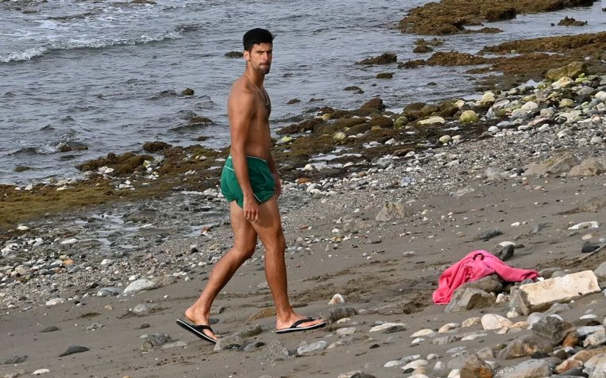 
    Liderul ATP, Novak Djokovic, a făcut o baie în mare și a plecatFOTO: Profimedia  