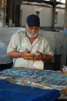 Sărmanii au luat masa de Paşti în Piaţa 700