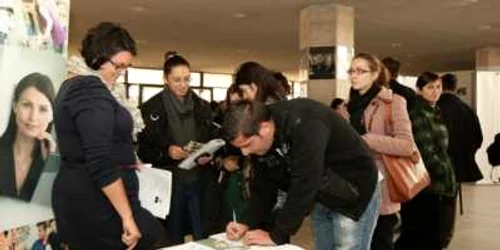 Majoritatea oltenilor care astăzi au depus CV-uri sunt din rândul studenţilor. 