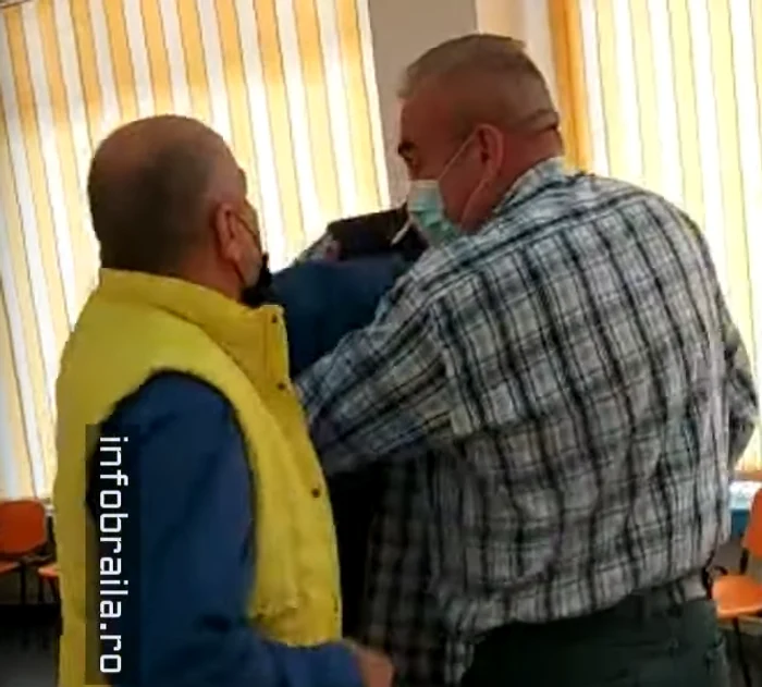 Jurnalist din Brăila, lovit peste faţă în sediul PNLCaptură: Infobraila.ro