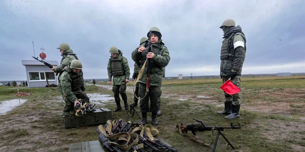  Recruți ruși la un antrenament FOTO Profimedia 