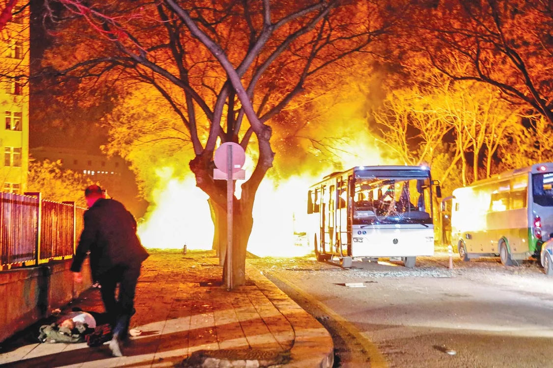 Ankara, 17 februarie. 61 de oameni sunt grav răniţi în deflagraţia îngrozitoare