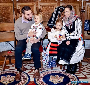 Nicolae al României, cu soția sa, Alina-Maria de Roumanie, și copiii lor, Maria-Alexandra și Mihai. FOTO: Vasile Arcanu/Facebook