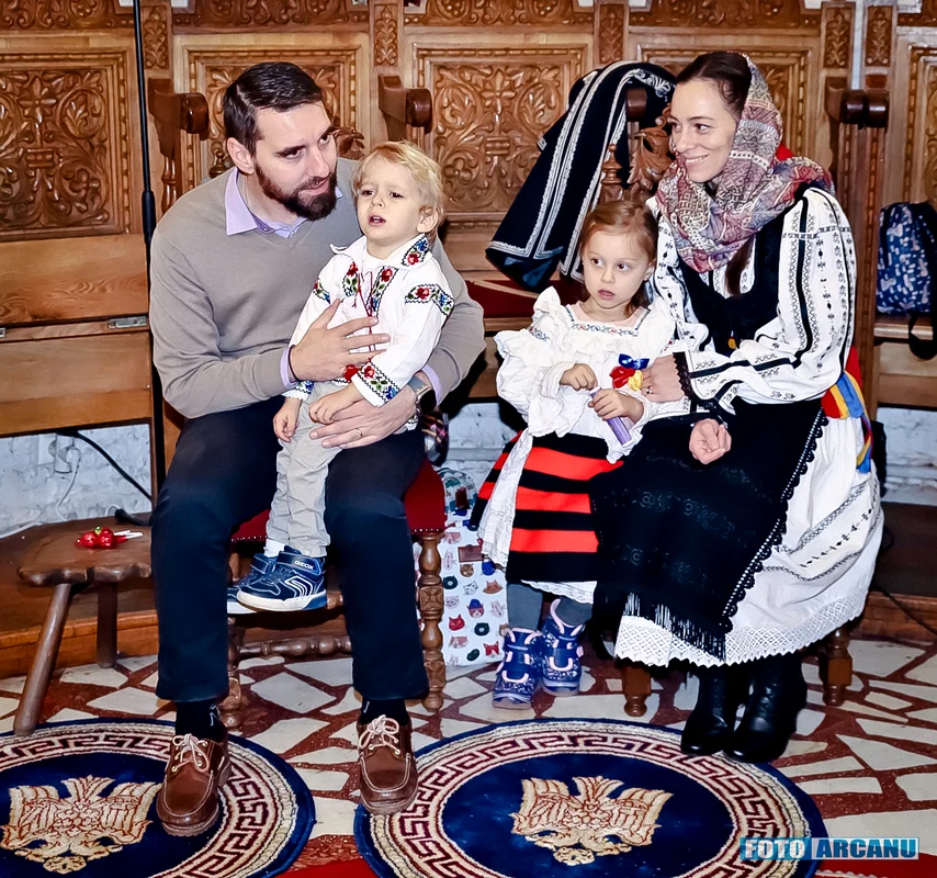 Nicolae al României, cu soția sa, Alina-Maria de Roumanie, și copiii lor, Maria-Alexandra și Mihai. FOTO: Vasile Arcanu/Facebook