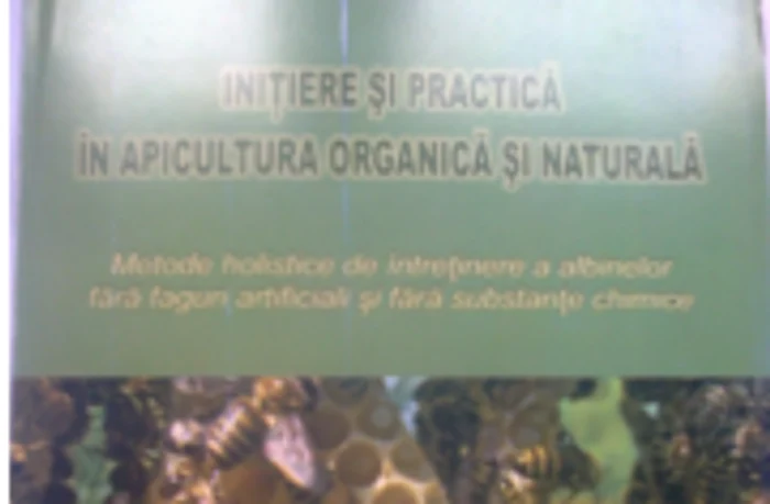 Profesorul Alexandru Bunea lângă clădirea pe care a moştenit-o de la bunicul său FOTO Florentin Coman
