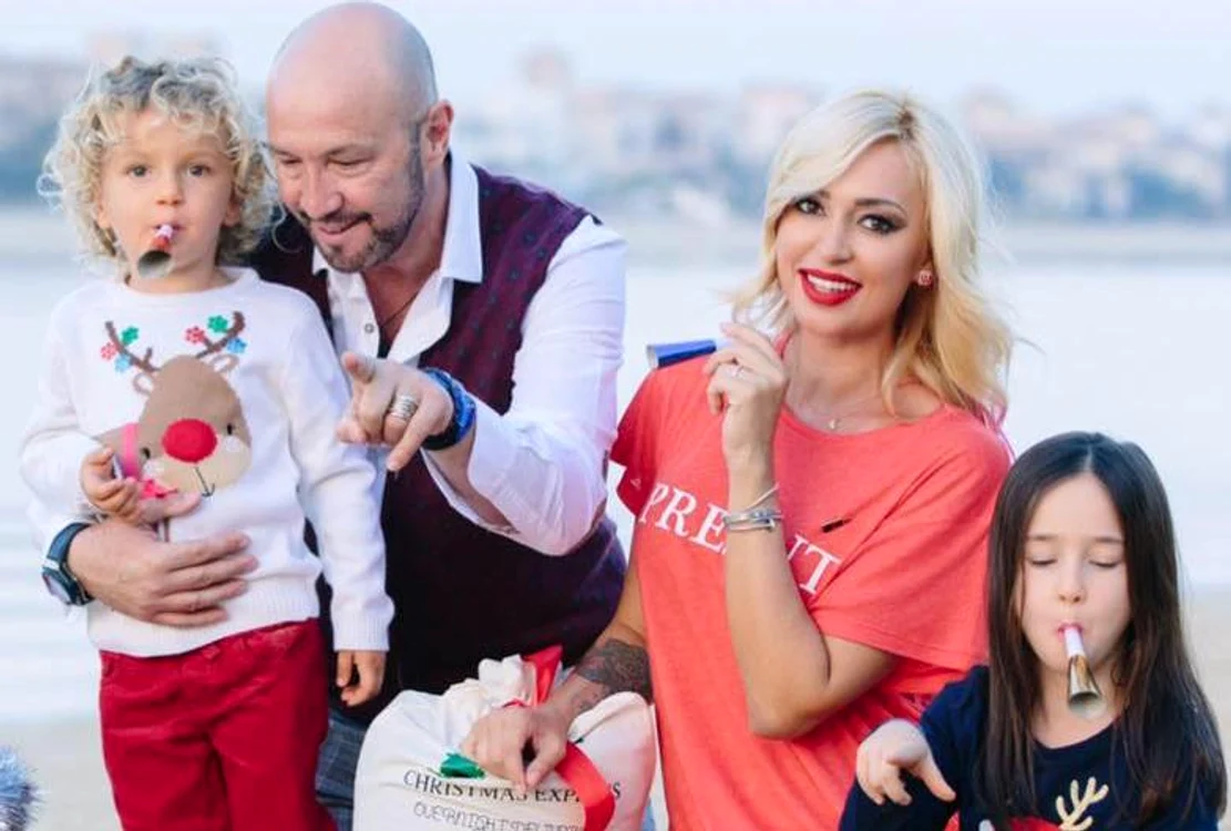 
    Raluca și Walter Zenga, alături de cei doi copii ai lor, Samira (6 ani) și Walter jr. (3 ani)foto: arhiva personală  