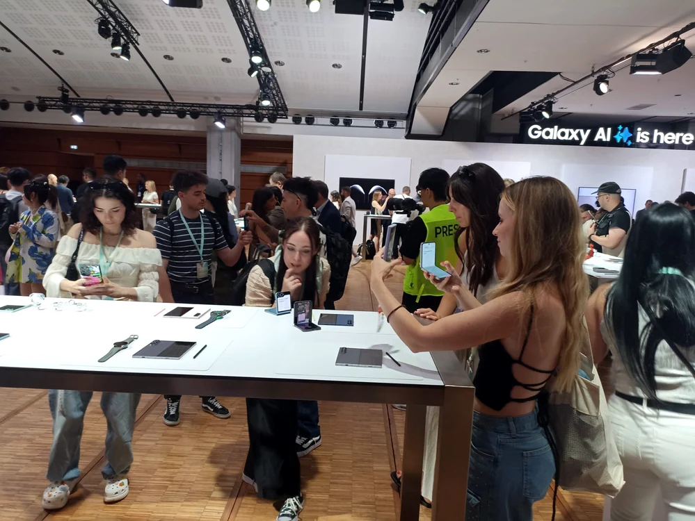 Noile produse inovative Samsung au cucerit clienții de pe tot globul FOTO Denis Grigorescu