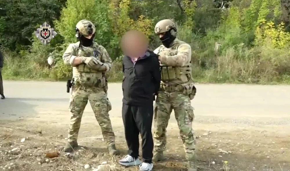 Momentul în care trei chinezi au fost prinși în timp ce încercau să cumpere uraniu de pe piața neagră, în Georgia