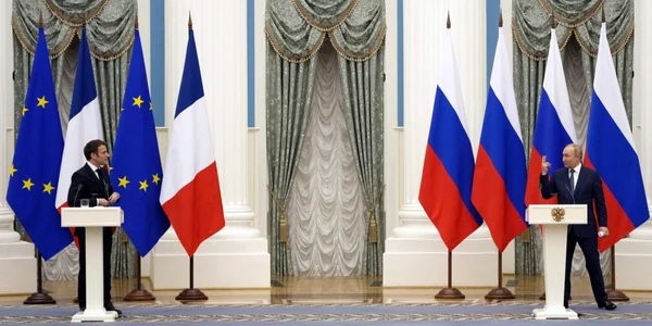 Vladimir Putin si Emmanuel Macron FOTO EPA-EFE