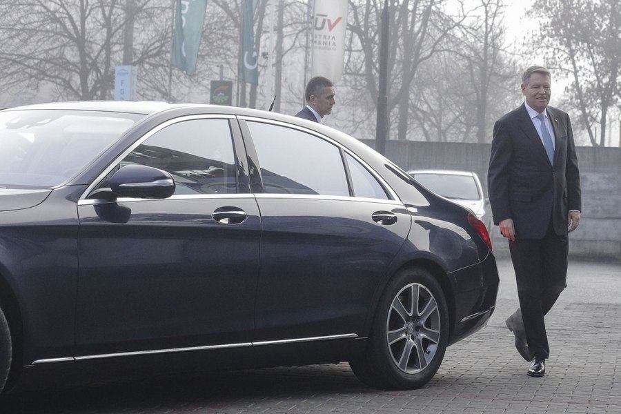 Cum au reacționat românii la vestea demisiei lui Iohannis: „Pe 12 luați leafa?”, „Zi mersi că ieși liniștit pe poartă!”