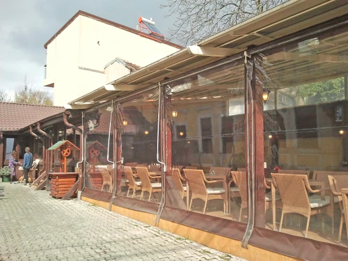 Patronul primului restaurant amendat pentru încălcarea legii antifumat e de partea clienţilor