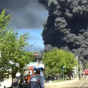 Fum după un atac cu dronă asupra rafinăriei de petrol din Tuapse, Rusia FOTO Profimedia 